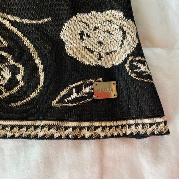 Chanel V-Neck Camellia Knit Top - Picture 6 of 6